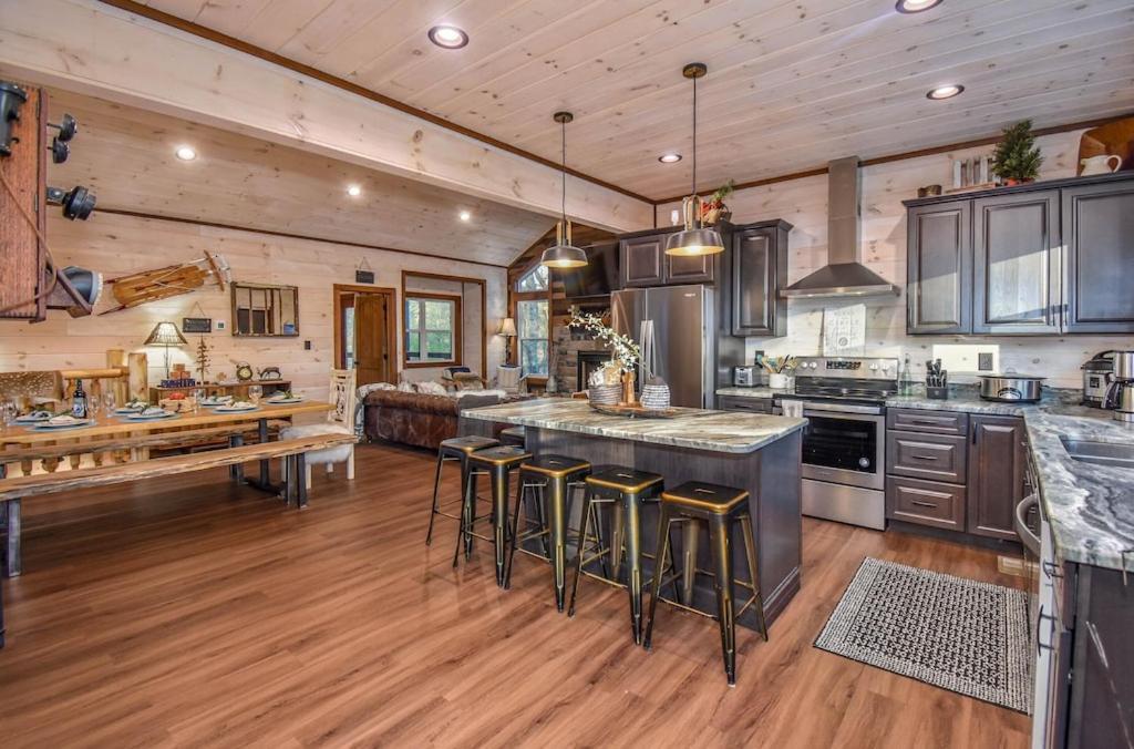 Nordic Mountain Modern Lodge - Family Friendly Luxury Cabin In Walden'S Ridge 세비어빌 외부 사진